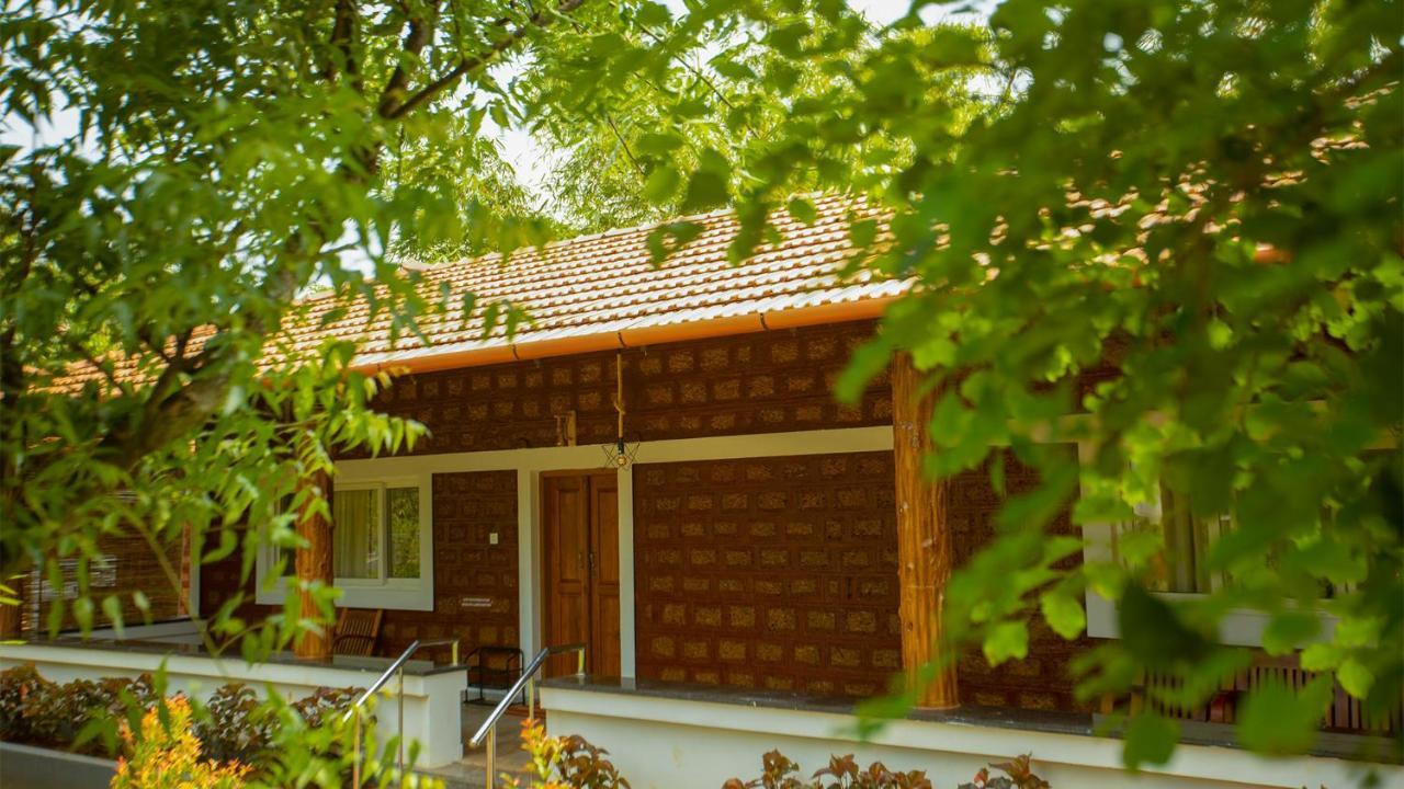 Aara Jungle Resort Коимбатур Экстерьер фото